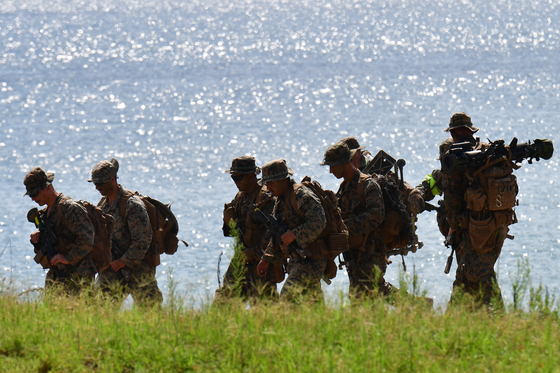 A Marine Corps drill is held on Aug. 6 in Pohang, North Gyeongsang. [NEWS1]