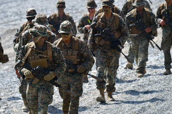 A Marine Corps drill is held on Aug. 6 in Pohang, North Gyeongsang. [NEWS1]