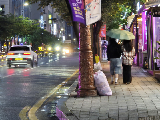 Pedestrians walk in the streets of Gangneung, Gangwon, with their umbrellas up as the city welcomes its first rain in almost two months on Sept. 12. [NEWS1]