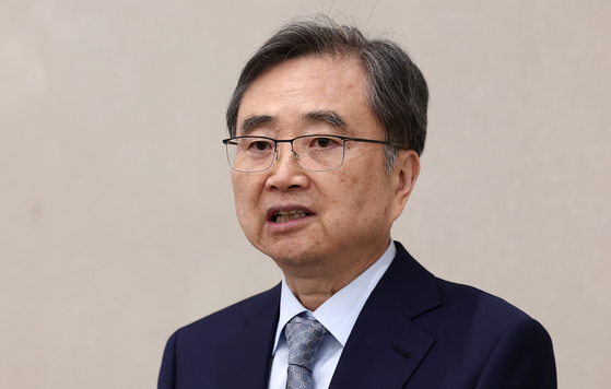 Foreign Minister Cho Hyun speaks during a press conference at Incheon International Airport on Sept. 12. [NEWS1] 