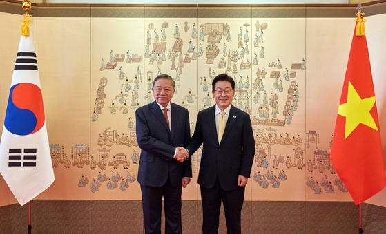 President Lee Jae Myung, right, shakes hands with To Lam, secretary general of Vietnam's Communist Party, ahead of their summit at the presidential office in central Seoul on Aug. 11. [JOINT PRESS CORPS] 