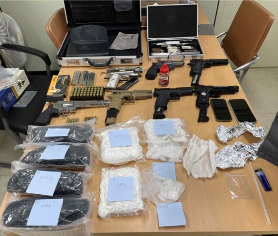 Seized items of a man indicted on Monday for smuggling drugs and guns from the United States to Korea, including seven guns and methamphetamines [SEOUL CENTRAL DISTRICT PROSECUTORS' OFFICE]