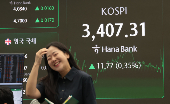 A digital board at a Hana Bank dealing room in central Seoul shows the Kospi and other indexes on Sept. 15. The Kospi closed at 3,407.31, up 11.77 points, or 0.35 percent, from the previous session. [YONHAP]
