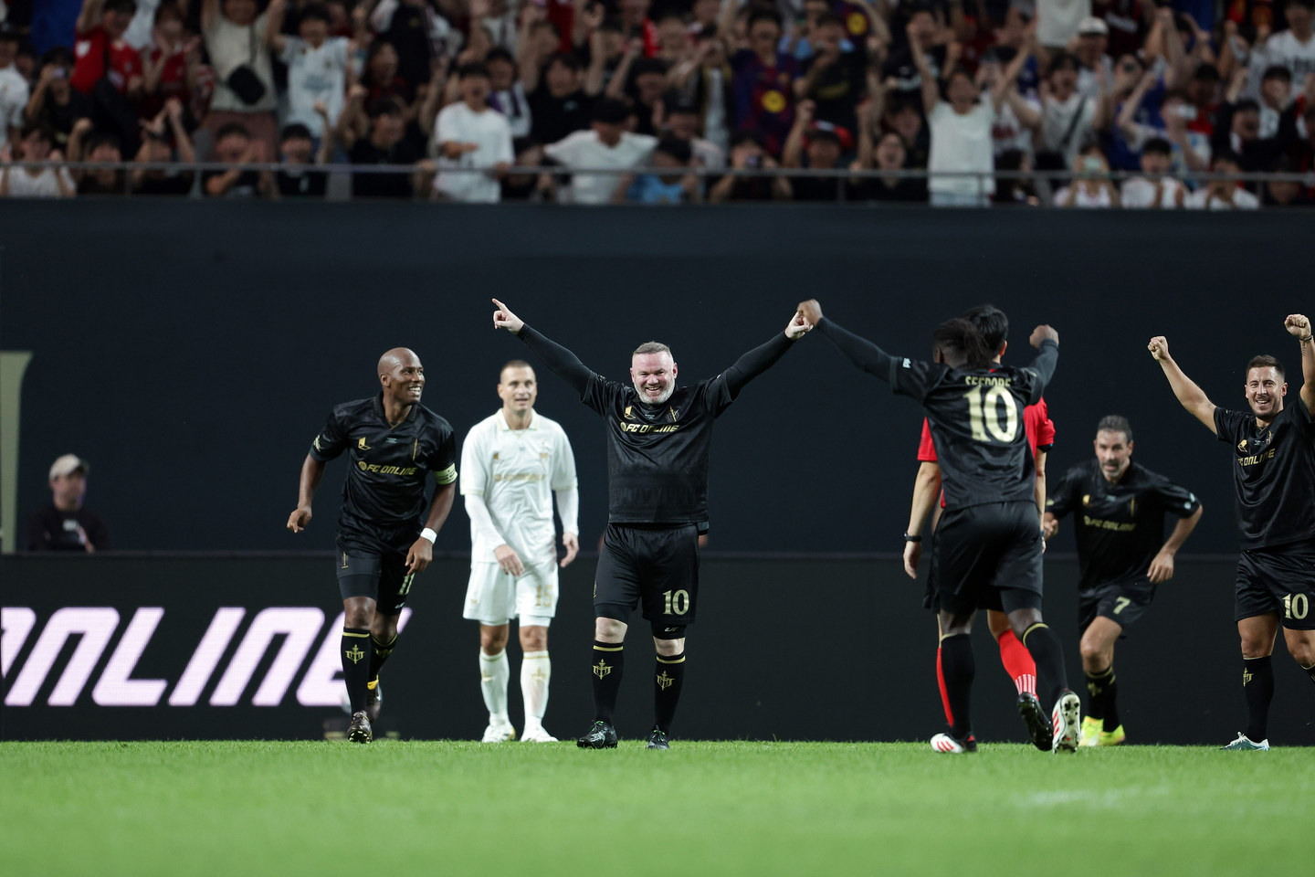 Wayne Rooney celebrates after scoring at Seoul World Cup Stadium in western Seoul.  [NEXON]