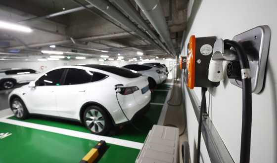 The photo shows an electric vehicle charging station in Seoul on Aug. 29. [NEWS1]