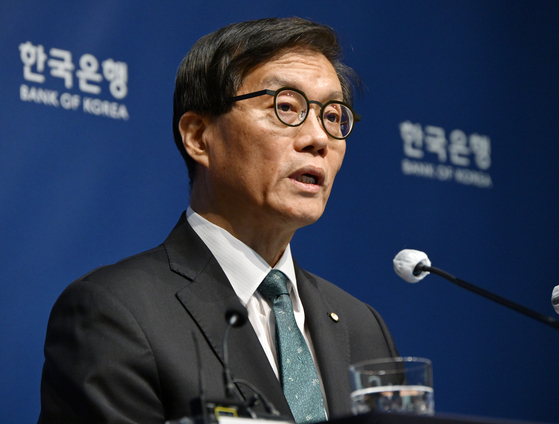 Bank of Korea (BOK) Governor Rhee Chang-yong speaks during a press conference at the BOK headquarters in Jung-gu, central Seoul, on Aug. 28. [JOINT PRESS CORPS] 