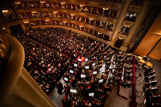 Conductor Chung Myung-whun conducts the Filarmonica della Scala orchestra [MAST MEDIA]