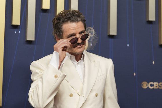 Pedro Pascal arrives at the 77th Primetime Emmy Awards on Sept. 14, at the Peacock Theater in Los Angeles. [AP/YONHAP]