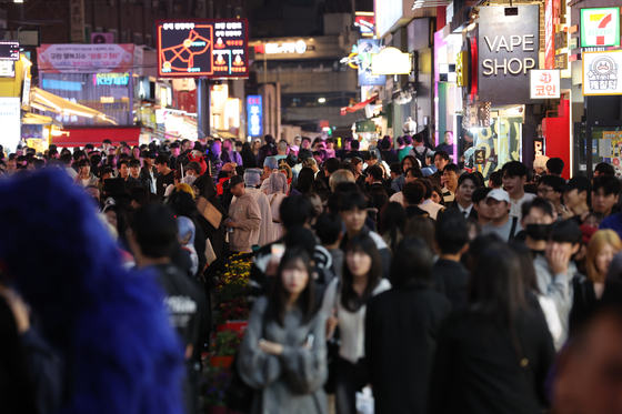 Crowds pack the streets of Hongdae in Mapo District, western Seoul, on Oct. 26, 2024. [YONHAP]