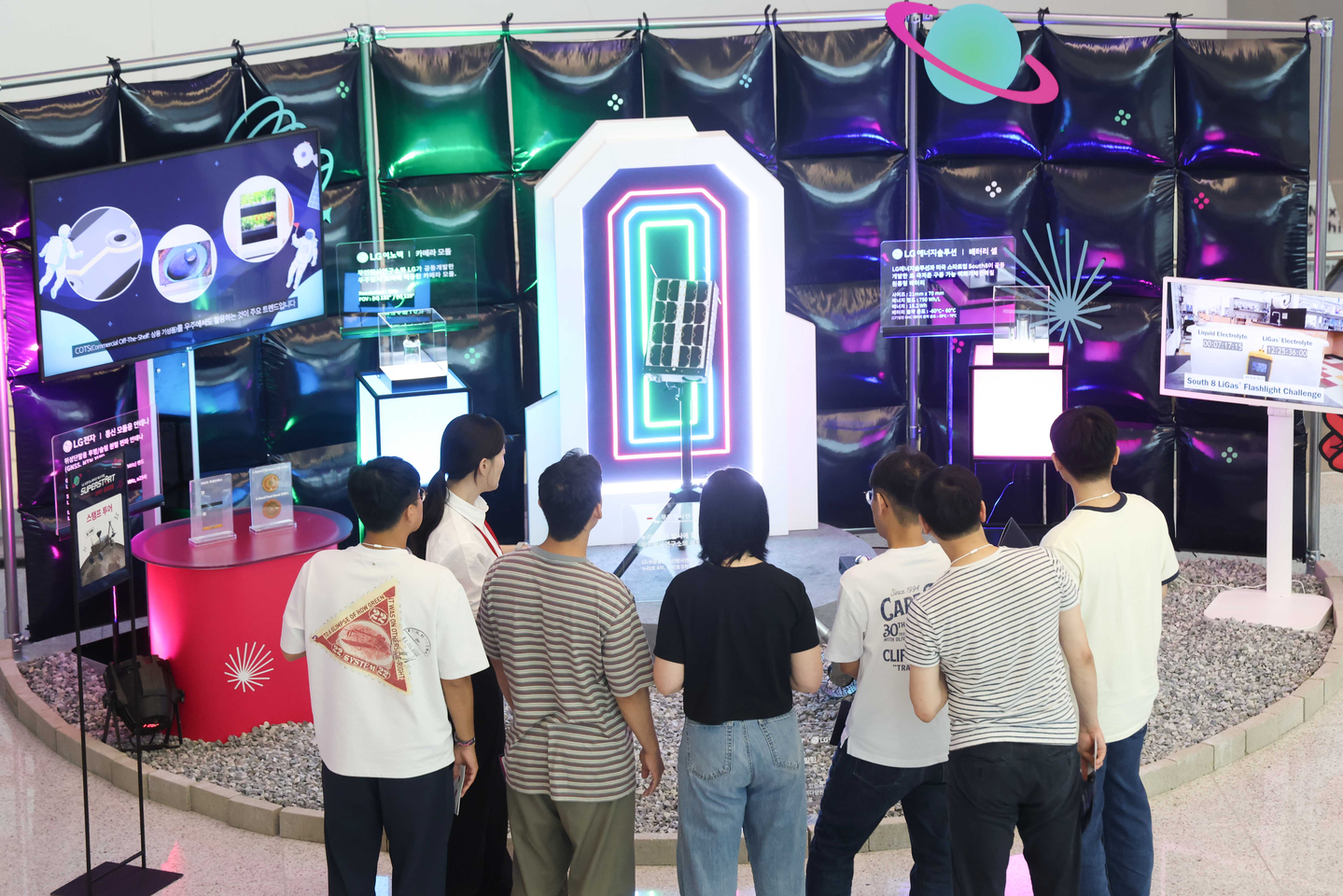 LG employees listen to an explanation of the company’s lunar exploration rover, equipped with LG’s camera module, battery cell and communication module antenna, during Superstart Day 2025 at LG Science Park in Magok, western Seoul, on Sept. 17. [LG]