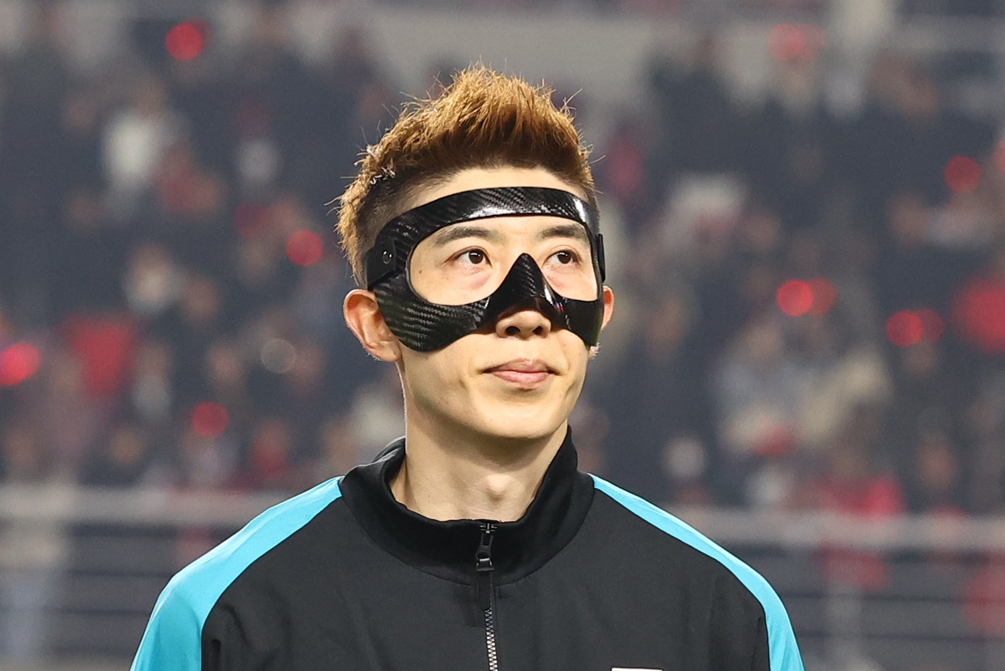 Goalkeeper Jo Hyeon-woo wears a protective face mask as he plays in the Group B third-round Asian qualifier match for the 2026 North and Central America World Cup between Korea and Oman at Goyang Stadium in Gyeonggi on March 20. [YONHAP] 