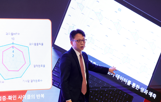 Kim Young-hoon, managing director of news service at the JoongAng, speaks at the the JoongAng 60th Anniversary Global Media Conference held at Lotte Hotel in central Seoul on Wednesday. [JOONGANG ILBO]