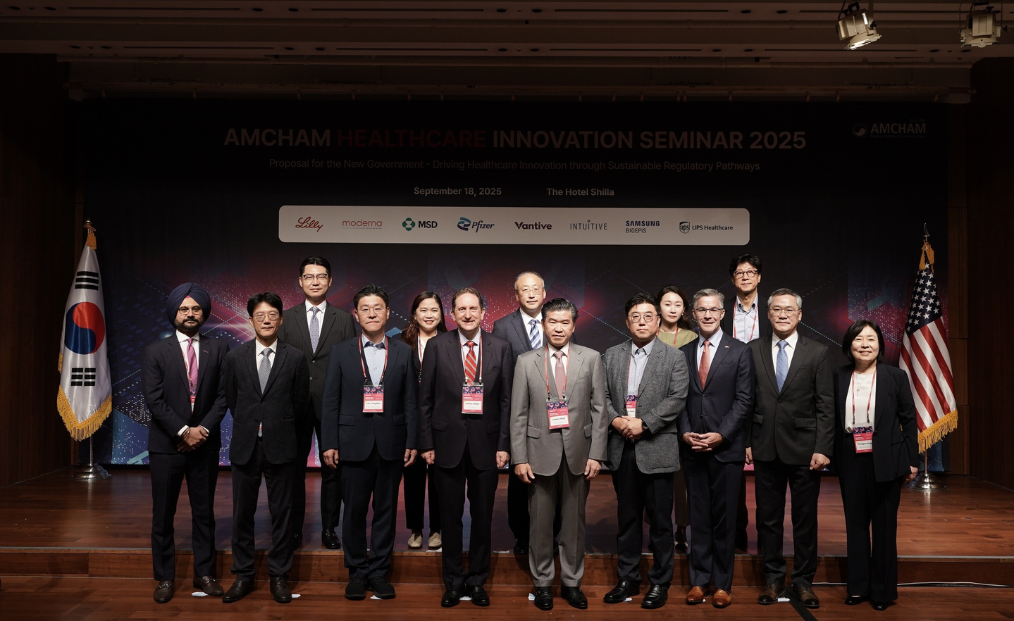 Parcitipants at the 16th Healthcare Innovation Seminar hosted by the American Chamber of Commerce in Korea (Amcham) pose for a photo during the event at Shilla Seoul on Sept. 18. Third from the left, Director General Lee Jung-kyu at the Ministry of Health and Welfare, Deputy Chief of Mission James Heller at the U.S. Embassy Seoul, Amcham Chairman & CEO James Kim and Health & Medical Policy Expert Advisor Cho Won-jun of the Democratic Party's Policy Committee [AMERICAN CHAMBER OF COMMERCE IN KOREA]
