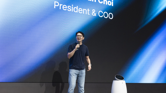 SK Networks' President and Chief Operating Officer Choi Sung-hwan delivers a keynote speech at the ″SK Networks AI WAVE 2025″ forum held in Gwangjin District, eastern Seoul, on Sept. 17. [SK NETWORKS]