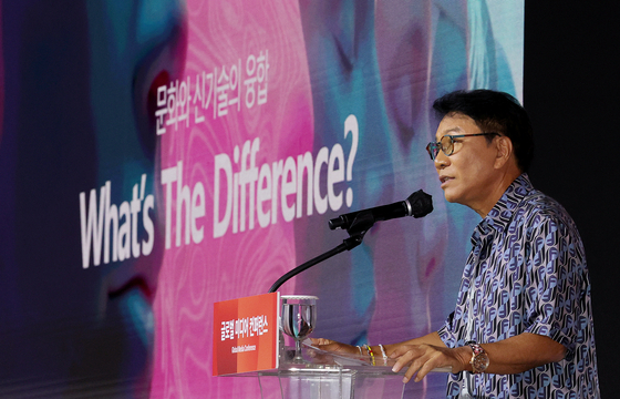 Lee Soo-man, founder of SM Entertainment and A2O Entertainment, speaks during the JoongAng 60th Anniversary Global Media Conference held at the Lotte Hotel in central Seoul on Sept. 18. [JOONGANG ILBO] 