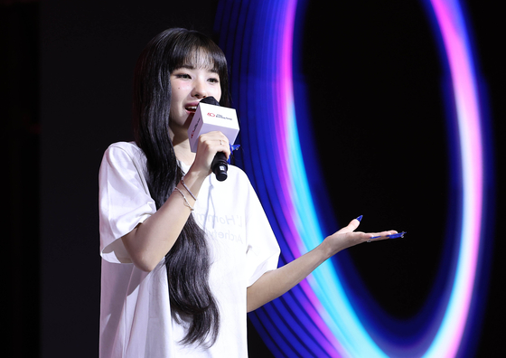Girl group i-dle's leader and producer Jeon So-yeon speaks during the JoongAng 60th Anniversary Global Media Conference held at the Lotte Hotel in central Seoul on Sept. 18. [JOONGANG ILBO] 