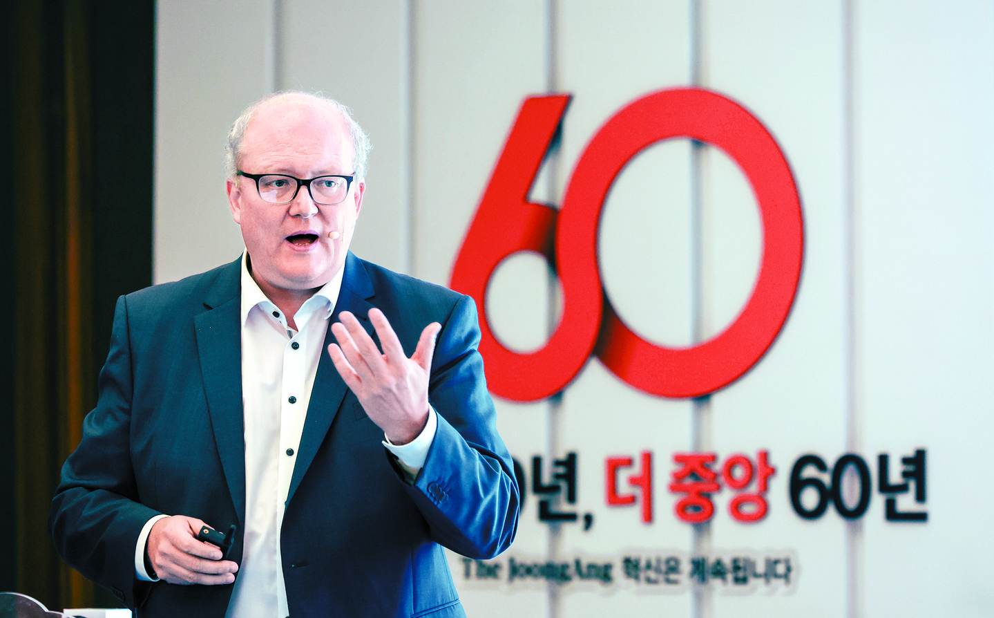Grzegorz Piechota, researcher-in-residence at the International News Media Association (INMA), speaks at the the JoongAng 60th Anniversary Global Media Conference held at Lotte Hotel in central Seoul on Wednesday. [JOONGANG ILBO]