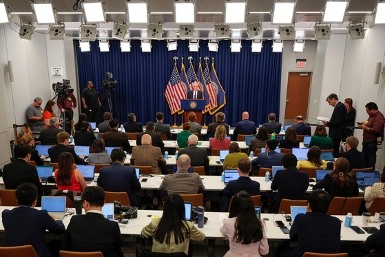 Federal Reserve Chair Jerome Powell speaks during a news conference following a two-day meeting of the Federal Open Market Committee at the Federal Reserve on Sept. 17 in Washington. [AFP/YONHAP]