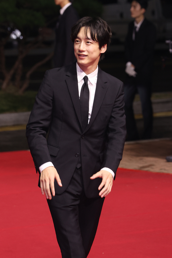 Actor Kentaro Sakaguchi poses for the red carpet at the opening ceremony of the Busan International Film Festival at the Busan Cinema Center in Haeundae District, Busan, on Sept. 17. [YONHAP]