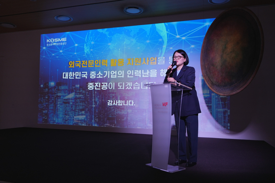 Son Hyun-mi, manager at the Korea SMEs and Startups Agency's Business Workforce Support Department talks during Experience Korea, Expanded on Sept. 19. [KOREA FOUNDATION]