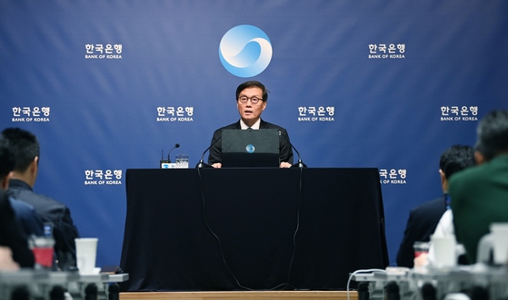Bank of Korea Gov. Rhee Chang-yong speaks at a press conference at the central bank’s headquarters in central Seoul on Aug. 28. [JOINT PRESS CORPS] 