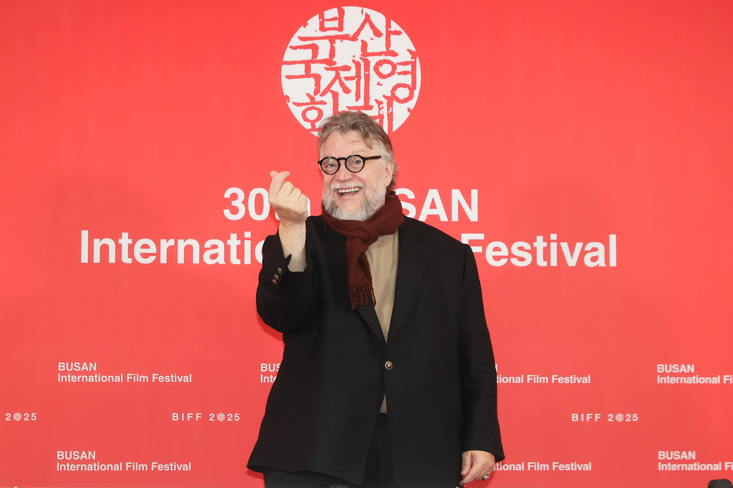 Director Guillermo del Toro poses for photos during a press conference at the Busan International Film Festival held at the Busan Cinema Center in Haeundae District on Sept. 19. [YONHAP]