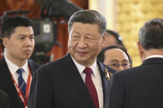 President of China Xi Jinping attends a dinner on behalf of the President of the Russian Federation for heads of foreign delegations in the Grand Palace at the Kremlin in Moscow, on May 8, ahead of celebrations of the 80th anniversary of the Soviet Union's victory over Nazi Germany during the World War II.[AP/YONHAP]