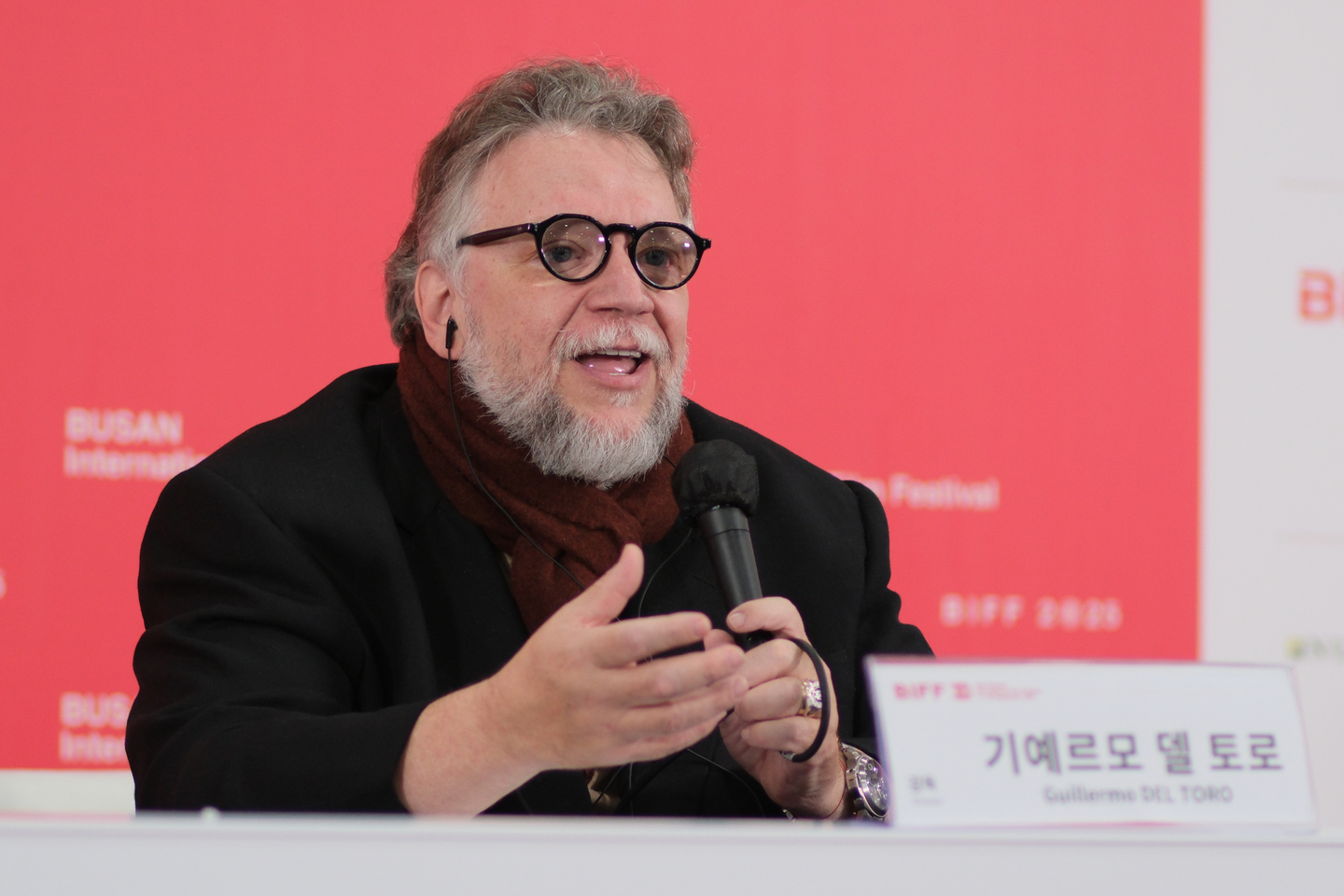 Director Guillermo del Toro speaks during a press conference during the Busan International Film Festival held at the Busan Cinema Center in Haeundae District on Sept. 19. [YONHAP]