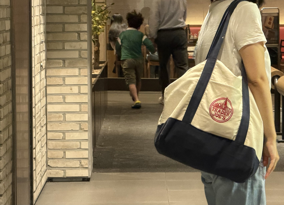 A customer at The Hyundai department store in Yeouido, Yeongdeungpo District, western Seoul. [CHO YONG-JUN]