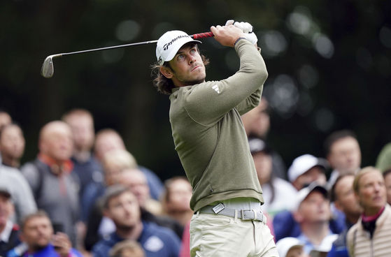 Gareth Bale hits a shot during the BMW PGA Championship Pro-AM at Wentworth Golf Club in England on Sept. 18, 2024. [AP/YONHAP]