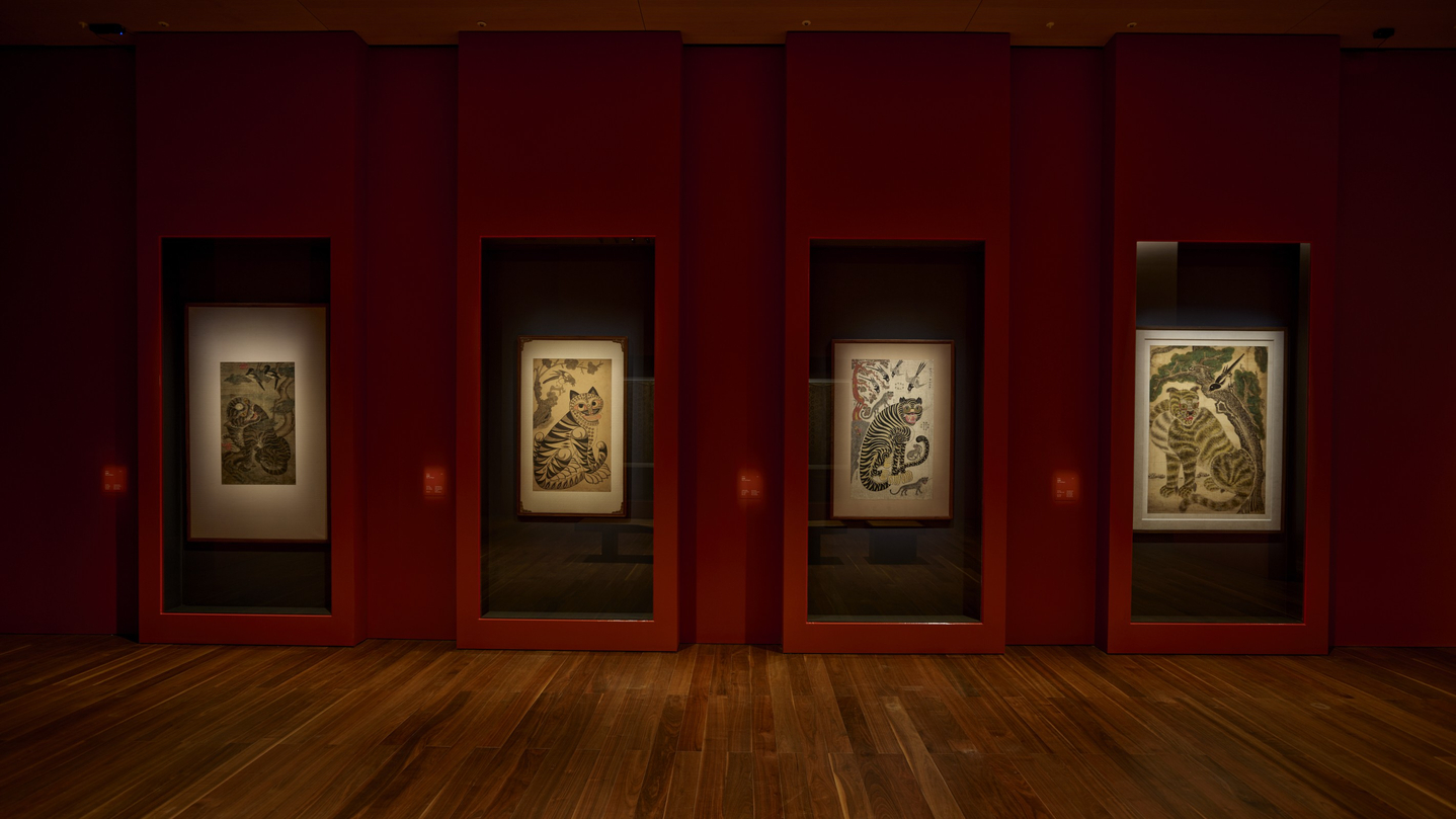 The gallery shows the special exhibition "Tigers and Magpies" at Leeum Museum of Art. [LEEUM MUSEUM OF ART] 