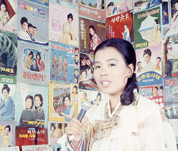 Singer Lee Mi-ja around the release of her legendary hit song ″Dongbaek Agassi,″ which translates to ″Camellia Lady,″ released in 1963 [JOONGANG PHOTO]