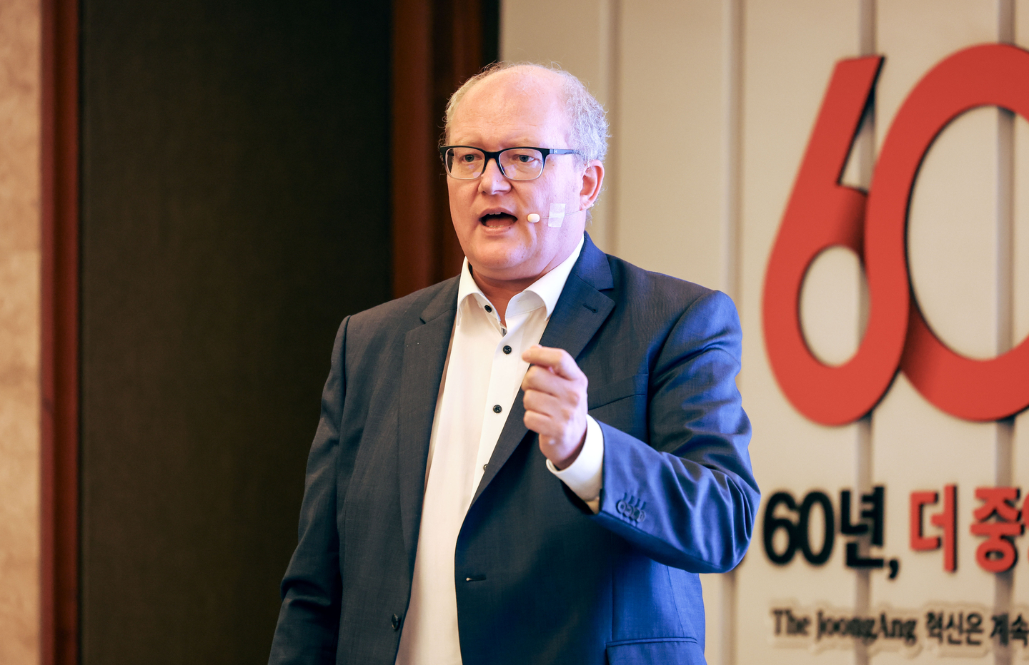 Grzegorz Piechota, researcher-in-residence at the International News Media Association (INMA) is giving a speech at the JoongAng Global Media Conference on Sept. 17. [JoongAng Photo]