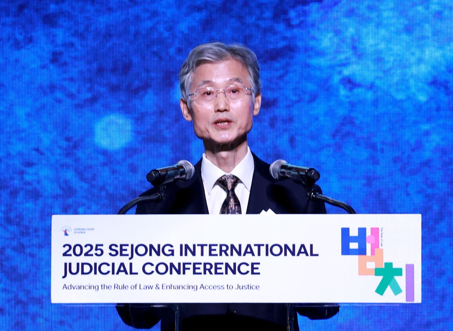 Supreme Court Chief Justice Jo Hee-de speaks during the opening address at the 2025 Sejong International Judicial Conference, held at the Shilla Hotel in Jung District, central Seoul, on Sept. 22. [YONHAP]