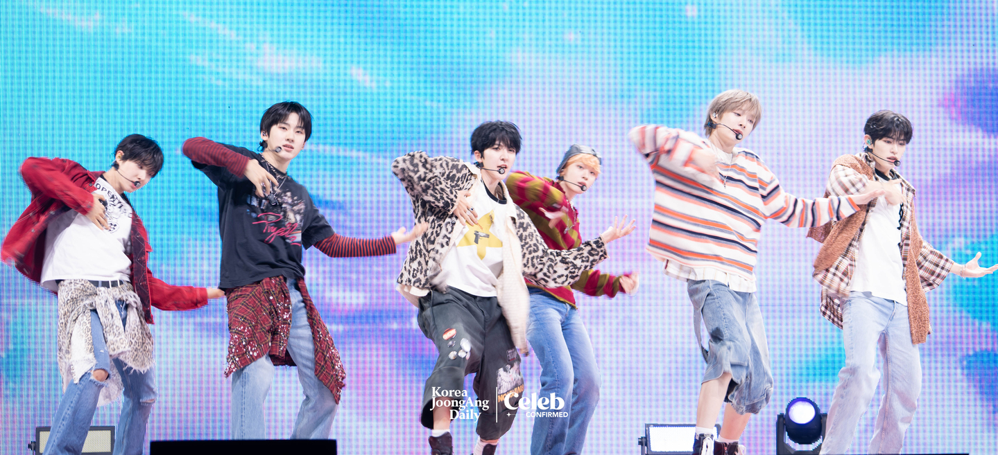 Boy band KickFlip performs B-side track “Band-Aid” during a showcase for the release of its third EP, “My First Flip,” at Yes24 Live Hall in eastern Seoul on Sept. 22. [DANIELA GONZALEZ PEREZ]