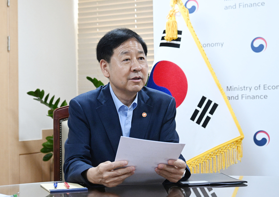 Deputy Prime Minister and Minister of Economy and Finance Koo Yun Cheol presides over a policy meeting on restructuring in the petrochemical industry at Government Complex Seoul in Jongno District, central Seoul on Aug. 17. [YONHAP]