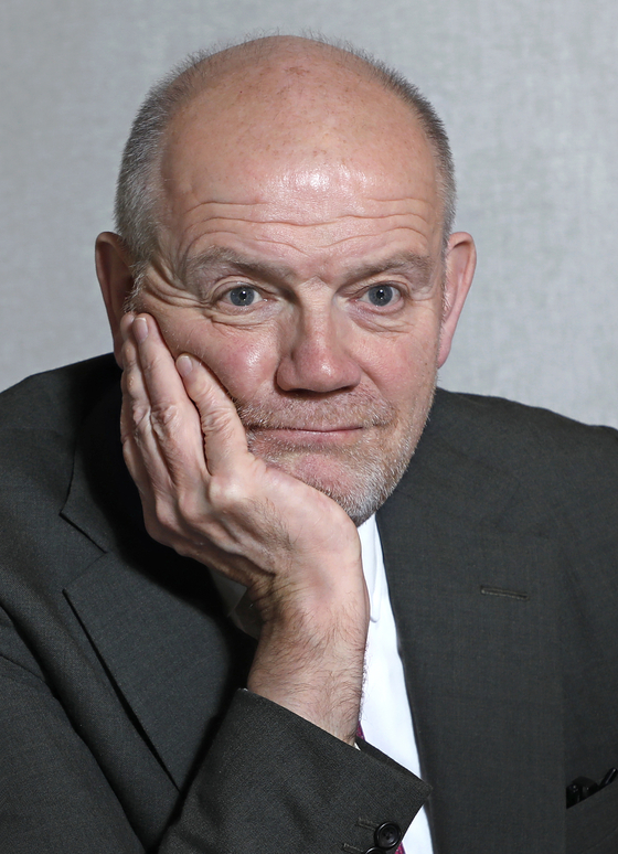 Mark Thompson, CEO of CNN, speaks in an interview with the Korea JoongAng Daily at the Four Seasons Hotel in Jongno District, central Seoul, on Sept. 18. [PARK SANG-MOON]