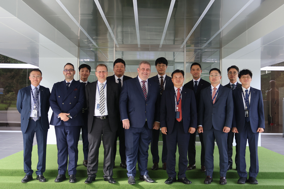 Officials of LIG Nex1 Co. and Airbus DS Germany pose for a photo at a teaming agreement signing ceremony in Pangyo, Gyeonggi on Sept. 22. [YONHAP]