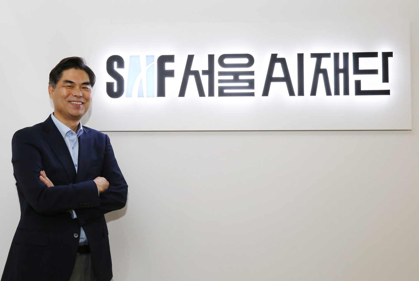 Kim Man-ki, chairman of the Seoul AI Foundation (SAIF), poses during an interview with the JoongAng Ilbo on Sept. 15. [SEOUL AI FOUNDATION]