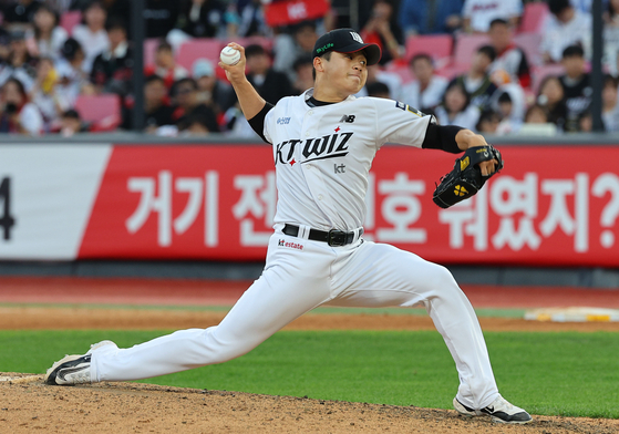 KT Wiz pitcher Park Yeong-hyun pitches against the LG Twins during the first round of the KBO playoffs at Suwon KT Wiz Park in Suwon, Gyeonggi, on Oct. 9, 2024. [YONHAP] 