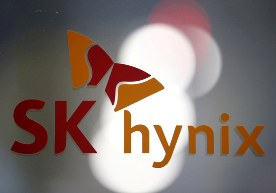 The logo of SK Hynix is seen at its headquarters in Seongnam, Gyeonggi, on April 25, 2016. [REUTERS/YONHAP]