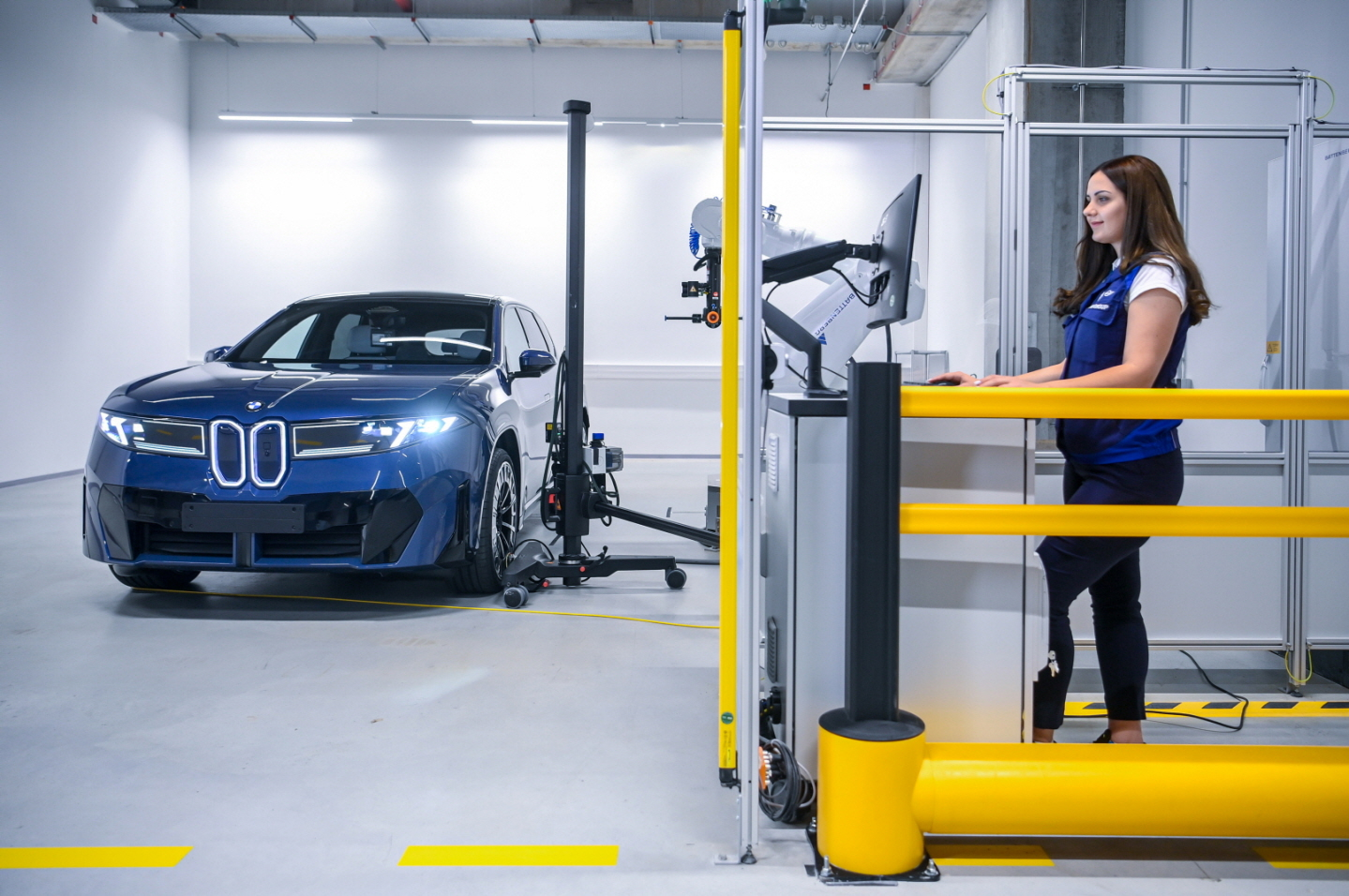 A worker tests an iX3 at BMW's newest manufacturing plant in Debrecen, Hungary. Mass production starts in October. [BMW KOREA]