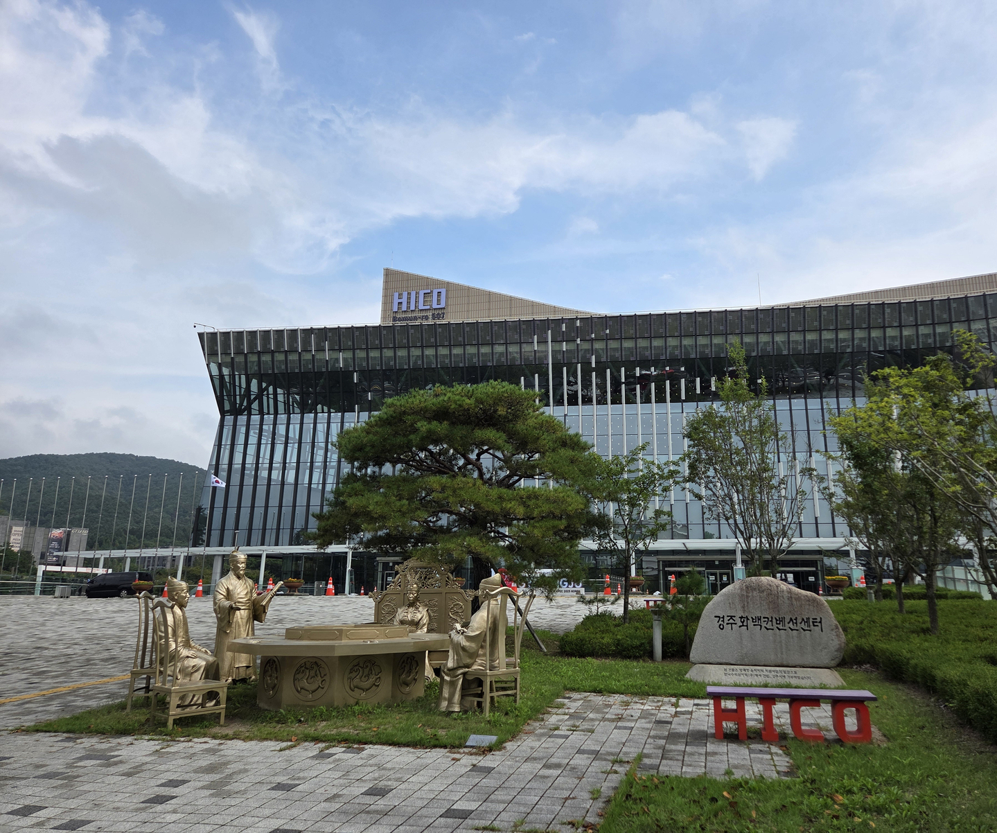 A statue of Silla's hwabeak council is seen in front of the Gyeongju Hwabaek International Convention Center (HICO) in Gyeongju on Sept. 25. [SHIM SEOK-YONG]