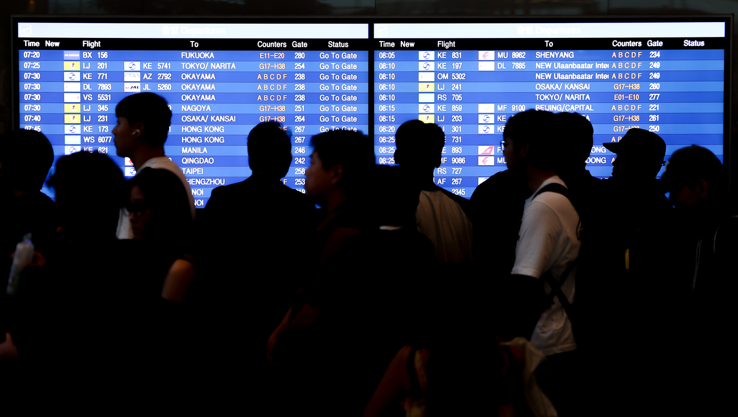 People crowd the Incheon International Airport on Yeongjong Island, Incheon, on Sept. 19. [YONHAP]