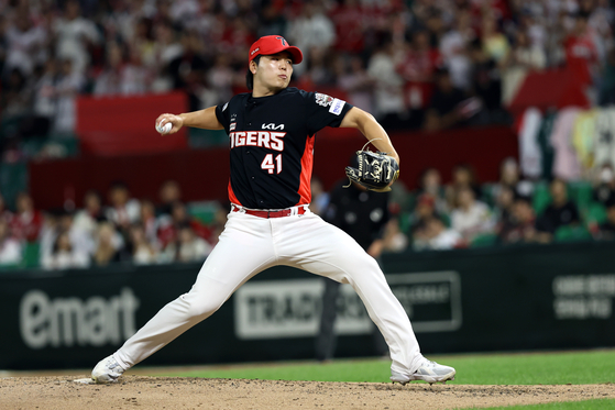 Kia Tigers pitcher Hwang Dong-ha throws the ball during a KBO game against the SSG Landers at SSG Landers Field in Incheon on Sept. 23. [KIA TIGERS]