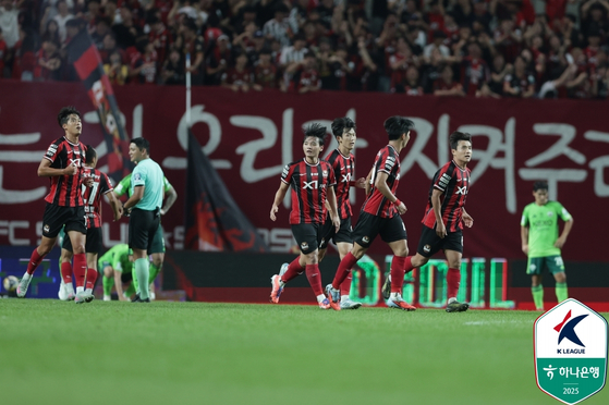 FC Seoul, in red, celebrate during a K League 1 match against Jeonbuk Hyundai Motors at Seoul World Cup Stadium in western Seoul on Sept. 27. [K LEAGUE]
