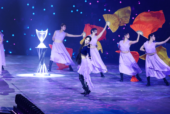 Singer Minju of girl group ILLIT performs for the opening ceremony of the 2025 League of Legends Champions Korea at the Inspire Arena in Incheon on Sept. 28. [BELIFT LAB]