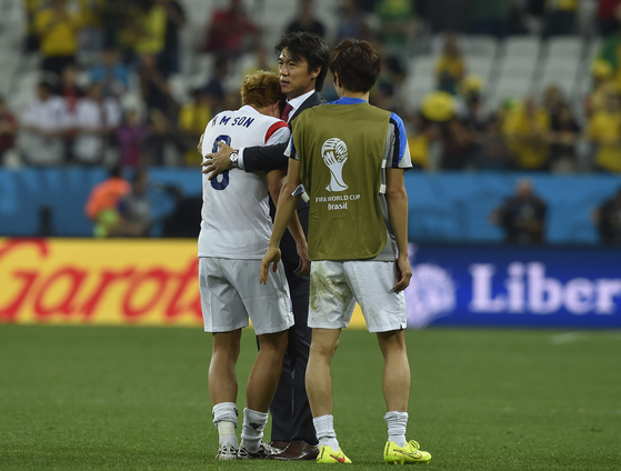 Hong Myung-bo experiences his first failure as a manager at the 2014 Brazil World Cup. [KOREA FOOTBALL ASSOCIATION]