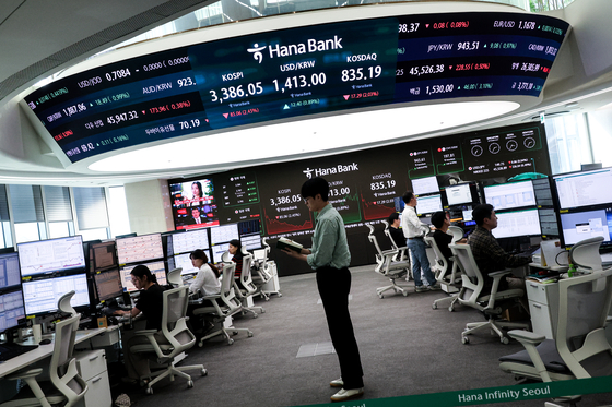 This photo shows the dealing room of Hana Bank in central Seoul on Sept. 26. [YONHAP] 