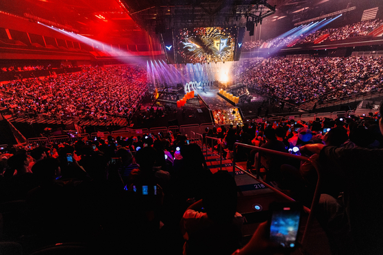 Singer Minju of girl group ILLIT performs for the opening ceremony of the 2025 League of Legends Champions Korea at the Inspire Arena in Incheon on Sept. 28. [BELIFT LAB]